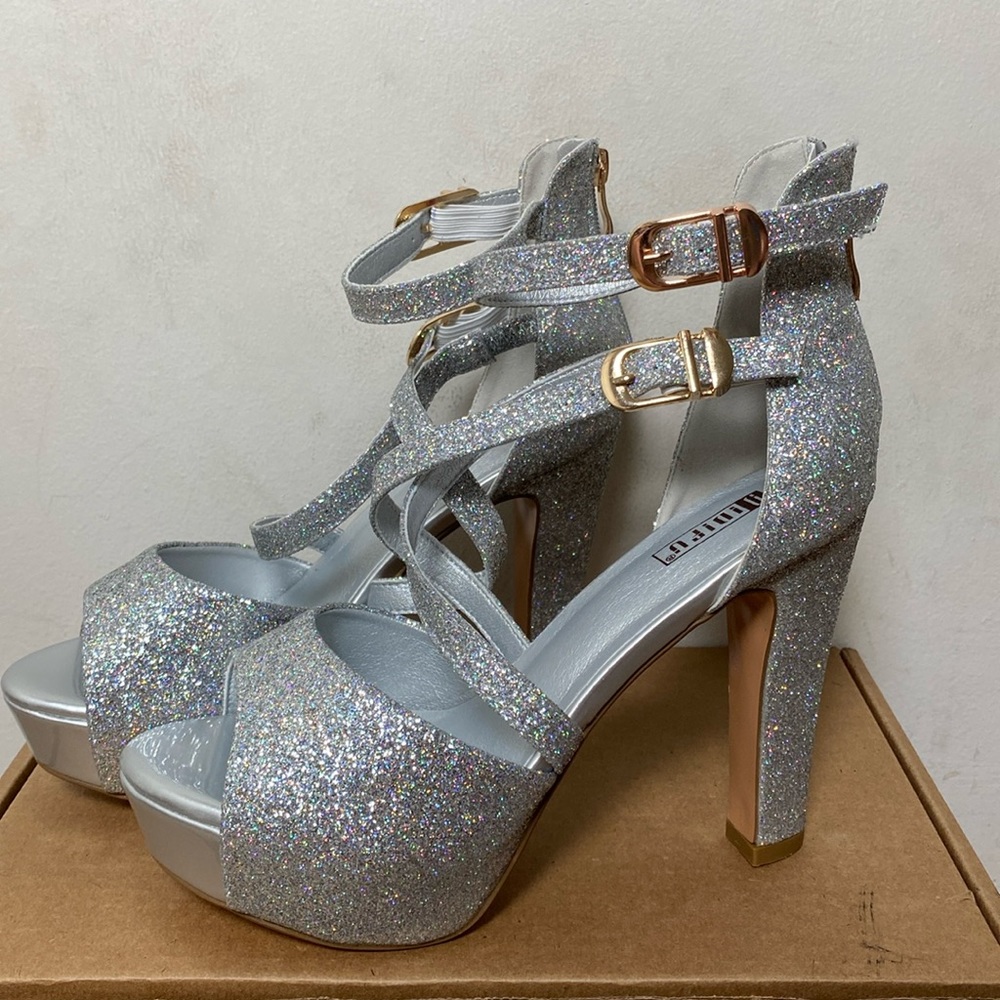 IDIFU IN5 Silver Glitter Charcy Crisscross Strappy Platform Chunky Heels, Size 9